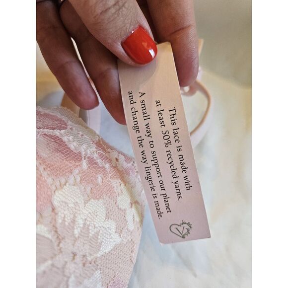 Two Victoria's Secret Lace Push Up Bra Size 32C & 34C Pink Logo NWT - Picture 3 of 11